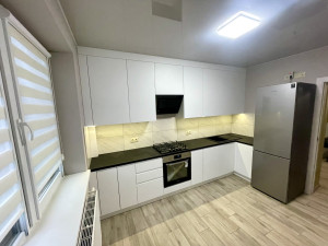 Сучасна кухня на замовлення із фарбованим МДФ