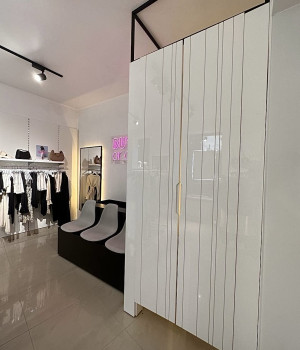 Роздягальня із зоною очікування клієнтів