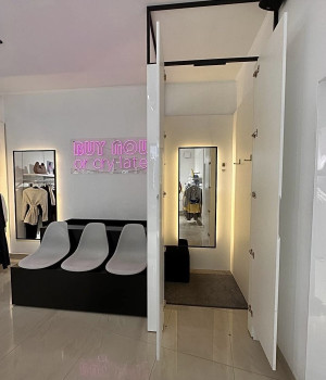 Роздягальня з зеркалом