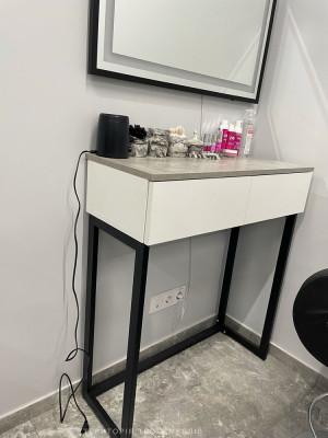 Стійка для майстра-бровиста