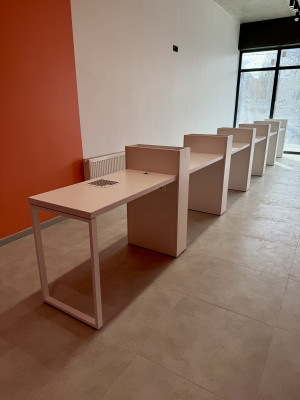 Спарені манікюрні столи