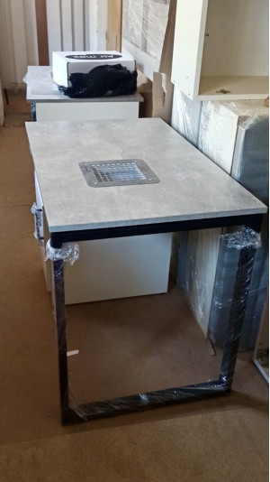 Манікюрний столик 