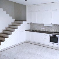 Кухня світла з індивідуальним дизайном