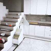 Кухня світла з індивідуальним дизайном